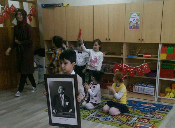 Çocuklardan Cumhuriyet oyunu