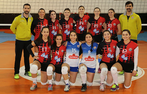 Arhavi Voleybol da rakip tanımıyor