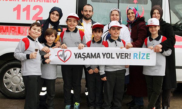 Rizeli Miniklere 112Acil anlatılıyor