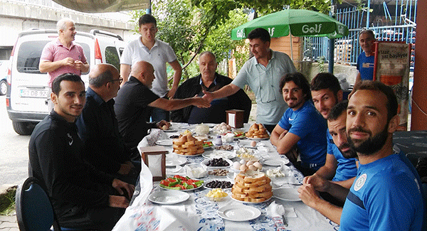 Esnaf bağrına bastı