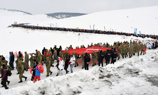 Sarıkamış da mahşeri kalabalık