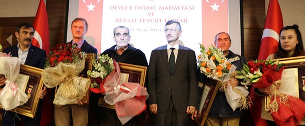 Şehit ailelerine övünç madalyası