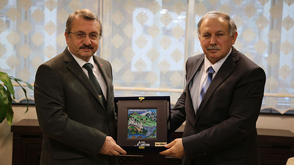 Sütlüoğlunun Artvin ziyareti