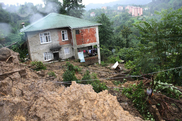 Rizenin Kaderinde Sel ve Heyelan Var