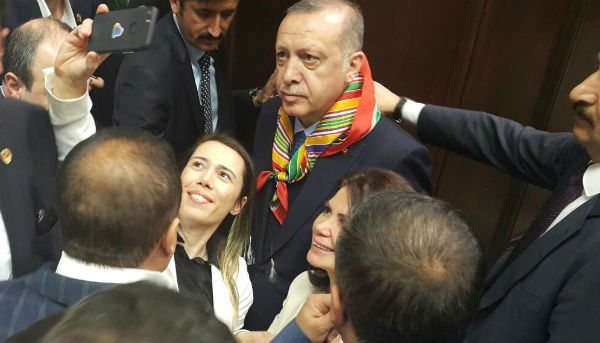 Karadenizli şarkıcıların Erdoğan`la `vekil adayı` görüşmesi