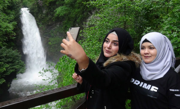 Doğu Karadenizin En Yüksek Debili Şelalesine Turist İlgisi