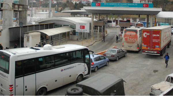 Sarp Sınır Kapısı Boş Kalmıyor