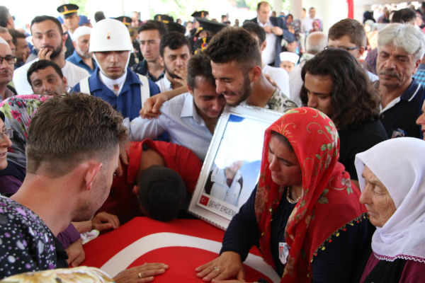 8 yıl sonra şehit oldu, gözyaşlarıyla uğurlandı