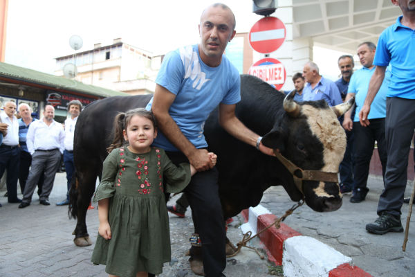 Festival, kortej yürüyüşüyle başladı