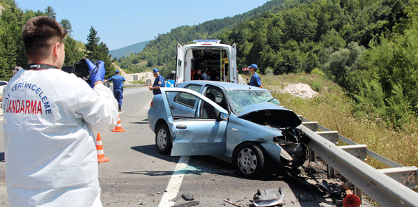 Otomobil, akaryakıt tankeriyle çarpıştı: 1 ölü