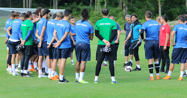 Atmaca Evinde Toplanıyor