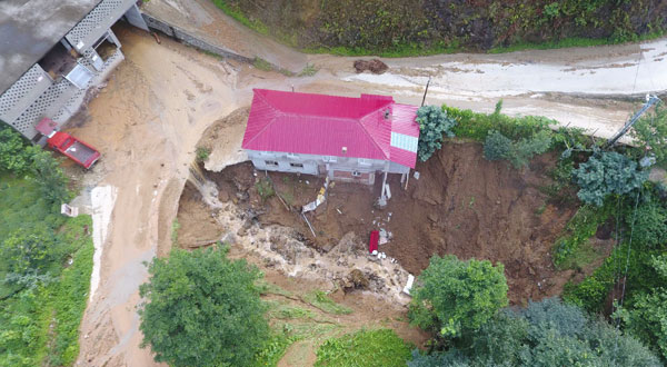 Rize`de 15 eve yıkım, 80 eve tahliye kararı alındı