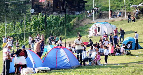 Ayder Yaylası, bayramda doldu, taştı