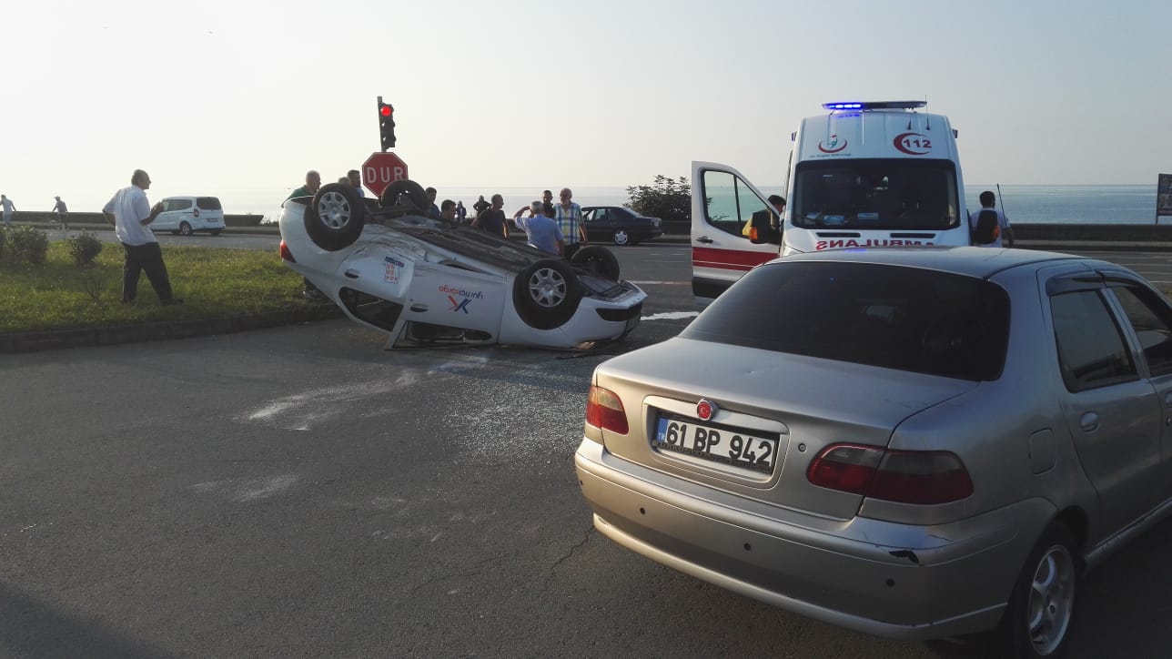 Pazarda Işık İhlali Kaza Getirdi