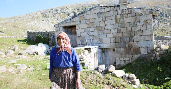 Samistal Yaylası`ndaki 250 yıllık taş evler korunuyor