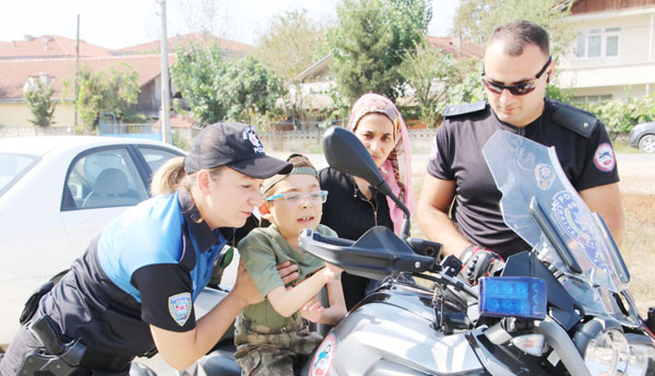 Polis,küçük Emirkan`ın hayalini gerçekleştirdi