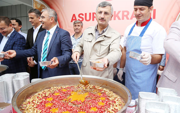 Cumhurbaşkanlığı tarafından Rizede aşure dağıtıldı