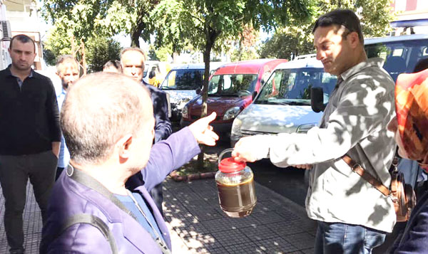 Zabıta kaçak bal denetimine çıktı