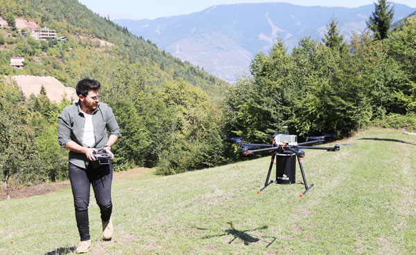 `Ecodrone` ile ormana tohum ekiyorlar