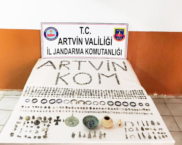 3 yolcunun valizinden 1547 tarihi eser çıktı