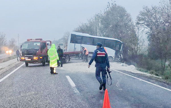 Maden işçileri kaza yaptı: 12 yaralı