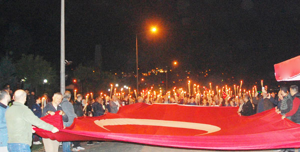 Rizede Gece Fener Alayı ile Aydınlandı