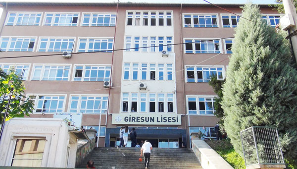 Şakalaşırken attığı yumrukla öldü