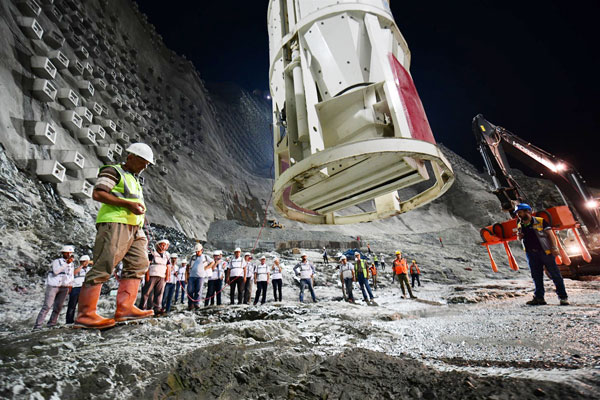 Türkiye`nin en yüksek barajı projesinde sona geliniyor