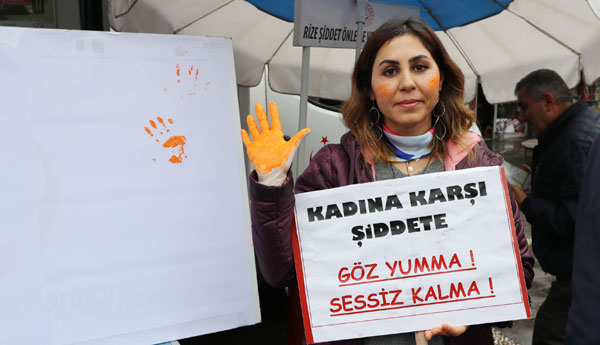 Kadına Şiddete Dur De!