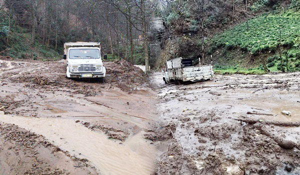 Rize`de sel ve heyelan hasar tespiti yapılıyor