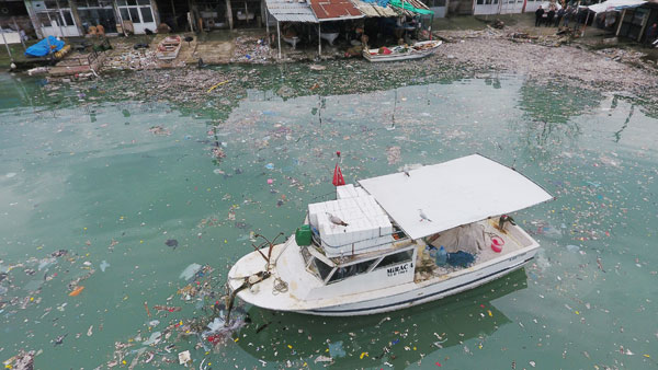 Rizede balıkçı barınağı çöplüğe döndü