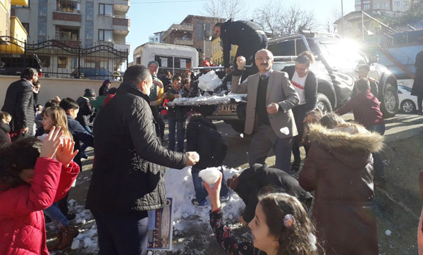 Okul Müdürünün Karne Hediyesi Kar Oldu