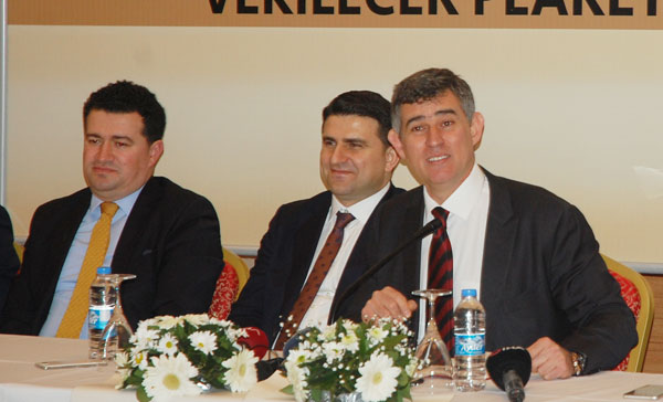 Feyzioğlu Siyasetçi değil devletçiyiz