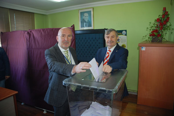 İki adayın yarıştığı Ziraat Odası seçimlerinde Paliç yeniden seçildi.
