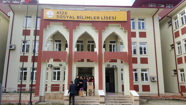 Rize Sosyal Bilimler Lisesi`nden Van`a yardım eli