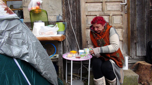 Varisi çok olunca konak önünde kaldı