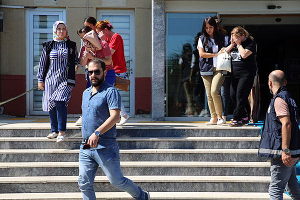 Hopada fuhuş baronları göz altında