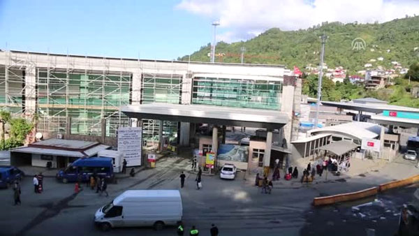 Sarp kapısında yoğunluk bitmiyor