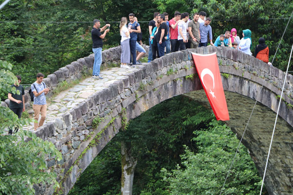 Bayram tatilinde Rize`ye turist akını