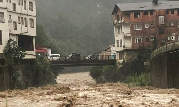 Yağmur Hemşini vurdu