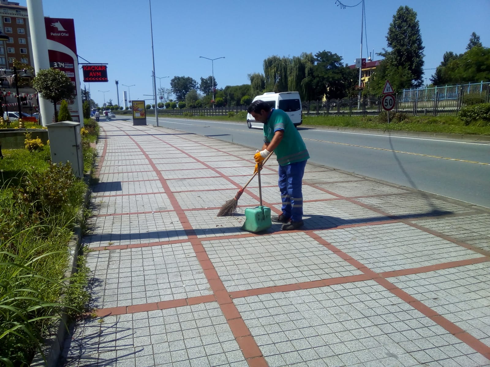 Çöplerimizi yere atmayalım