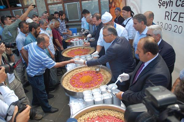 Aşure geleneği devam etti