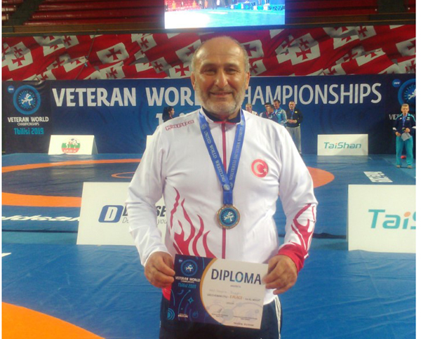 Yağcı Veteranlar dünya şampiyonu