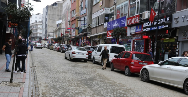 ATATÜRK CADDESİ TRAFİĞE AÇILDI