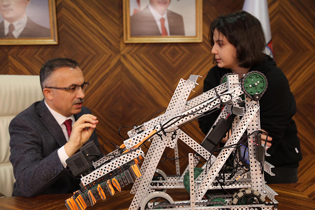 Robotik ekipten Çebere ziyaret