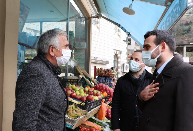 AK Parti ilçe teşkilatı halk arasında