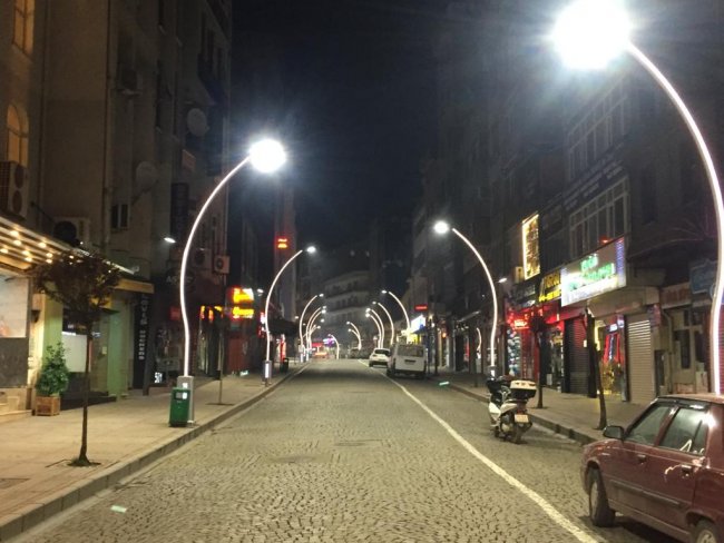 ATATÜRK CADDESİ’NE DEKORATİF AYDINLATMA