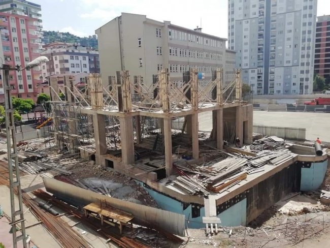 Berat Camii zamanında bitecek