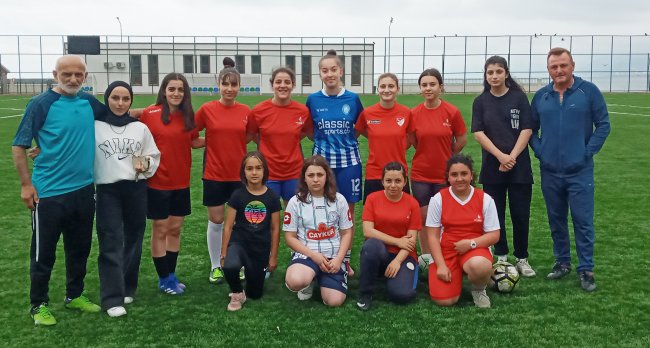 BAYAN FUTBOL TAKIMI START VERDİ