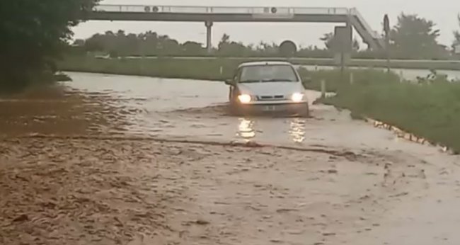 Yağmur uyarısı Pazar'ı vurdu